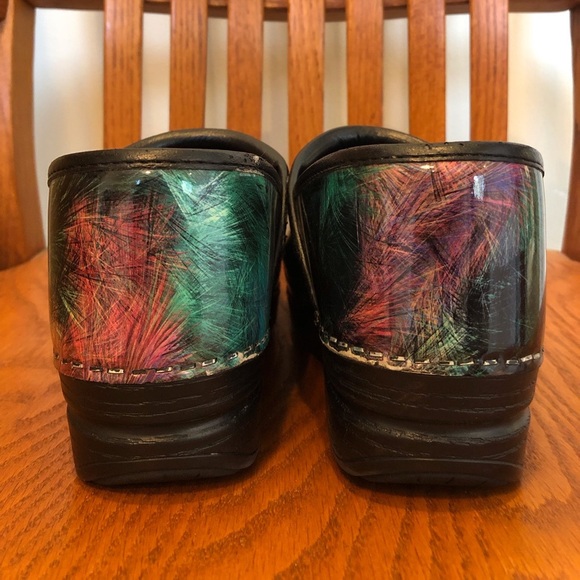 Dansko Black, Patent Leather Clogs, Size 39/8.5 - Picture 7 of 10